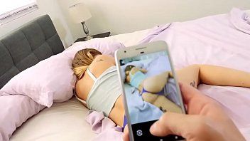 play Películas xnxx gratis la violan después de que ella lo pilla tomando fotos de ella desnuda