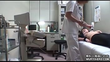 play Zeigt er ihr ihre Fotze, schießt er ihr direkt in die blonde Pornokehle