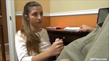 play Virgina robi loda tylko dziadkowi, który uwielbia być ssany