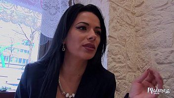 play Sexy woman gives blowjob like an obsessive