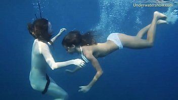play Xxx intre un mascul si doua femei superbe pe iaht xxx