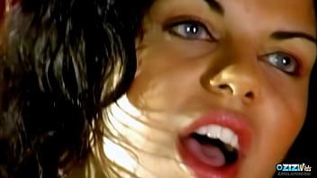 play Filme mit Zungen in italienischen Muschis, die auf einer Luxusyacht xxx machen