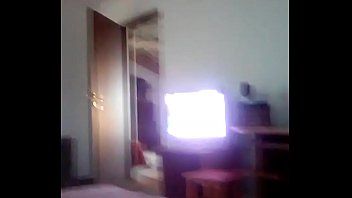 play Film xnxx rumeno con due rumeni che fanno sesso segretamente sotto le coperte