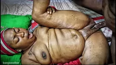 Esposa vizinha curvilínea fica travessa: buceta comendo e pingando ação molhada