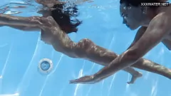 play Węgierskie stary porno Irina & Angelica's Wet & Wild Basen Spotkanie