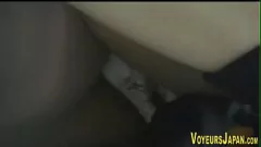 play Owłosiona azjatycka nastolatka przyjemność publicznie